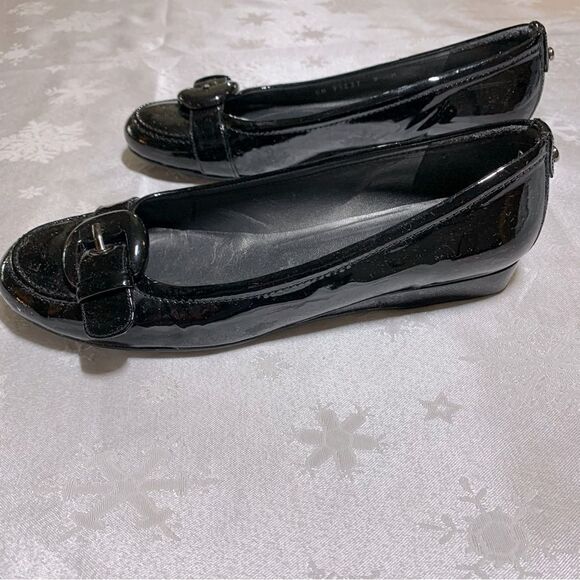 Stuart Weitzman Flats Buckle Toe Black Patent Leather Sz 9 some light toe scuff - Picture 2 of 7